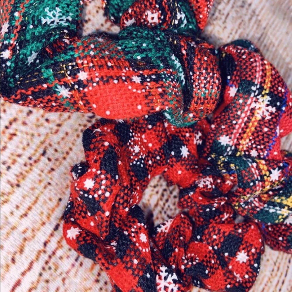 Scrunchie - Picture 3 of 13